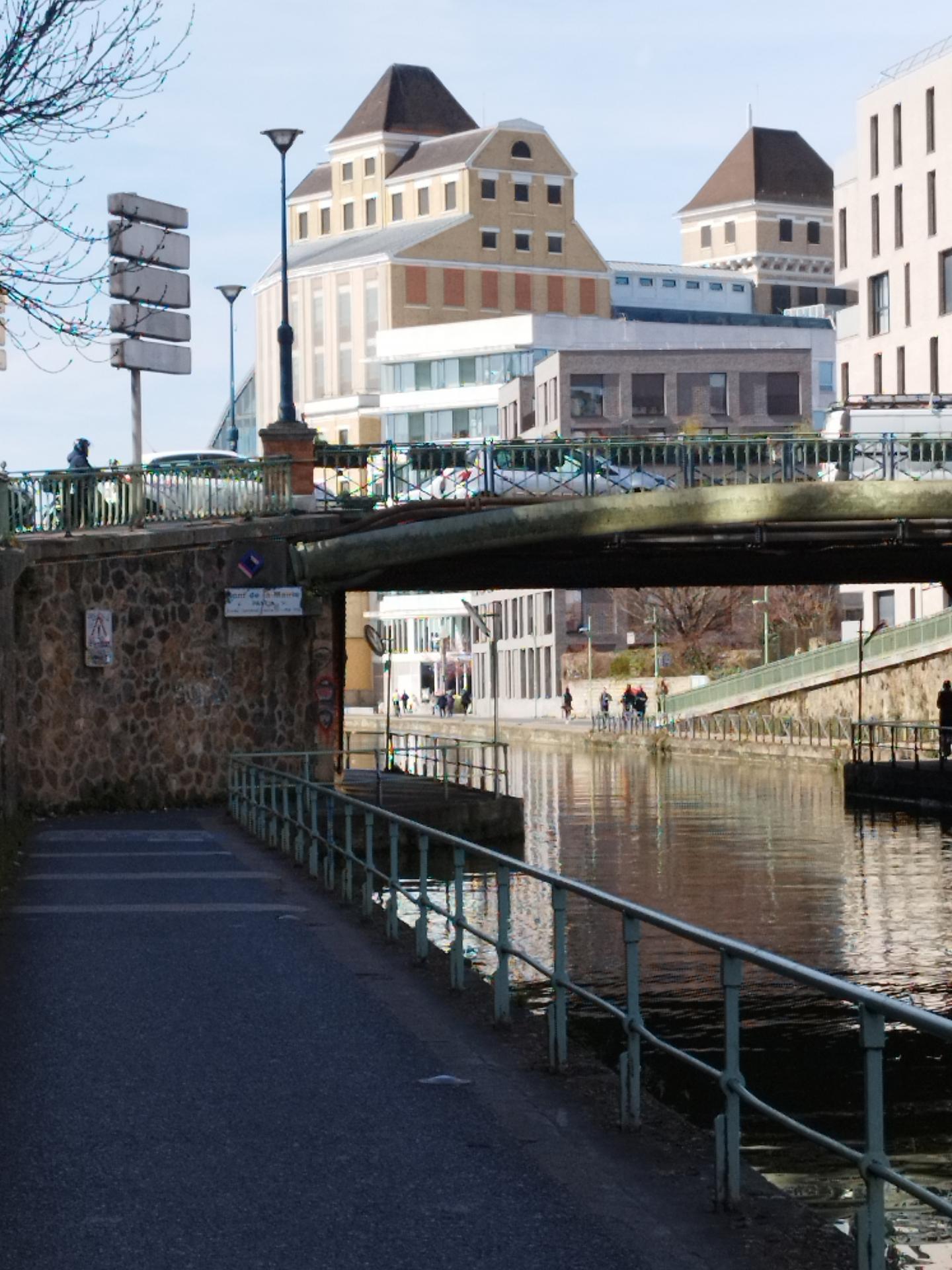 Canal de l ourq a la villette00a