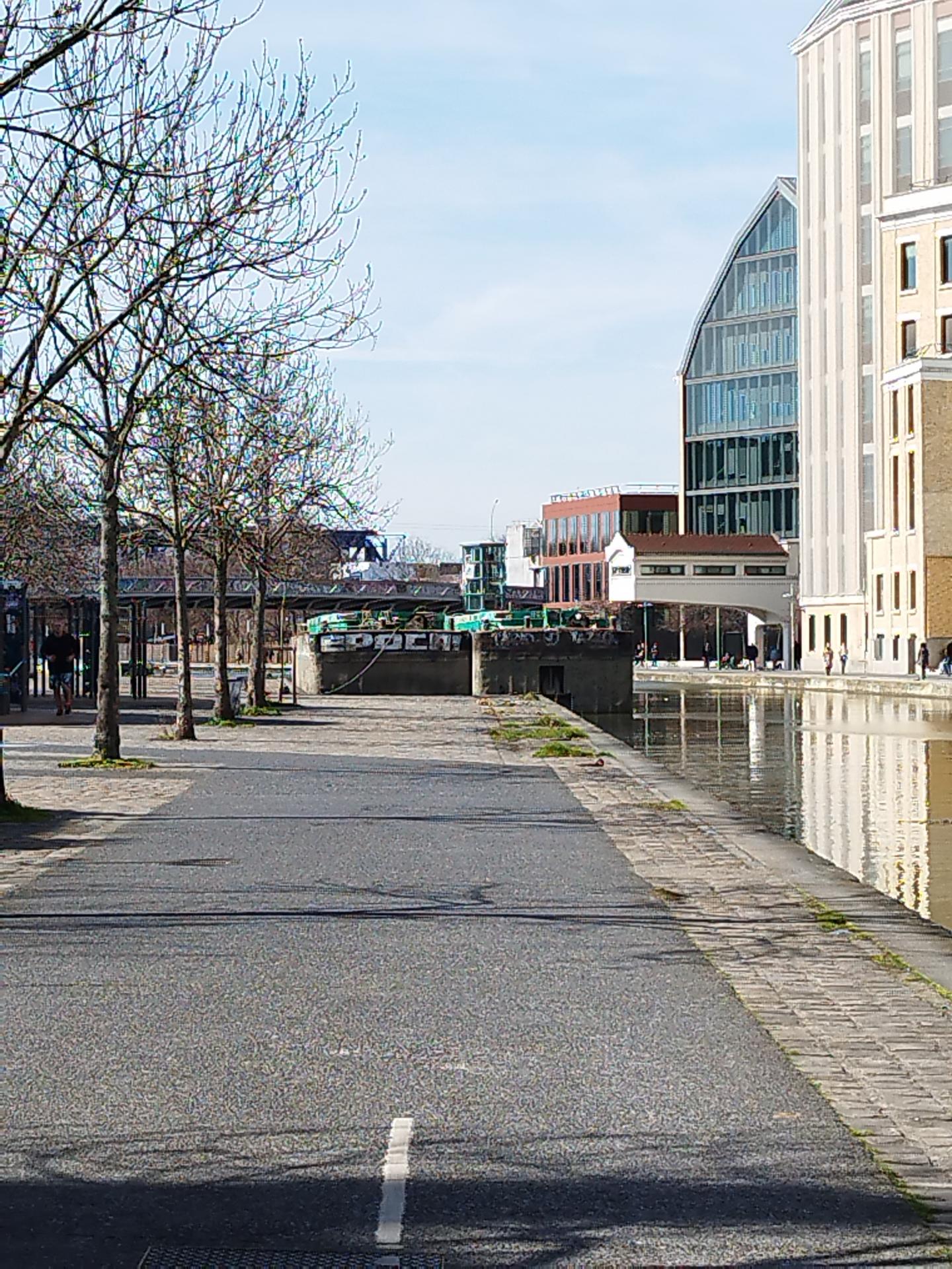 Canal de l ourq a la villette00b