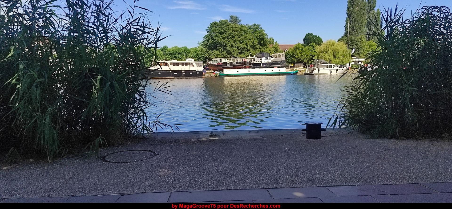 Quai de la Marine (1) Copyright